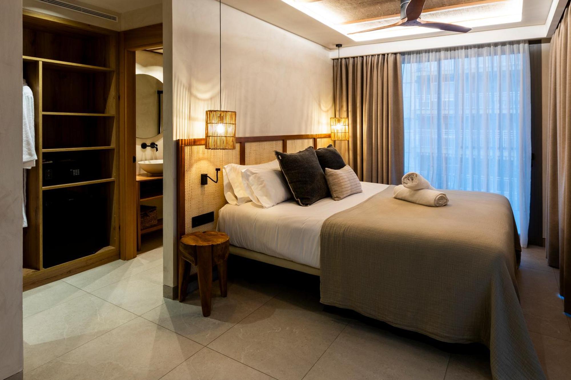 Albades & (adults Only) 4*